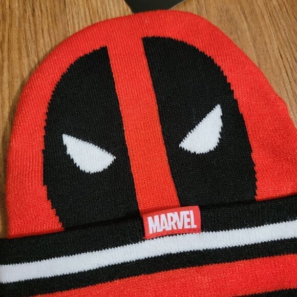 Marvel X Lids Exclusive Deadpool Beanie Hat Red Black White Cable Knit New - Picture 3 of 6